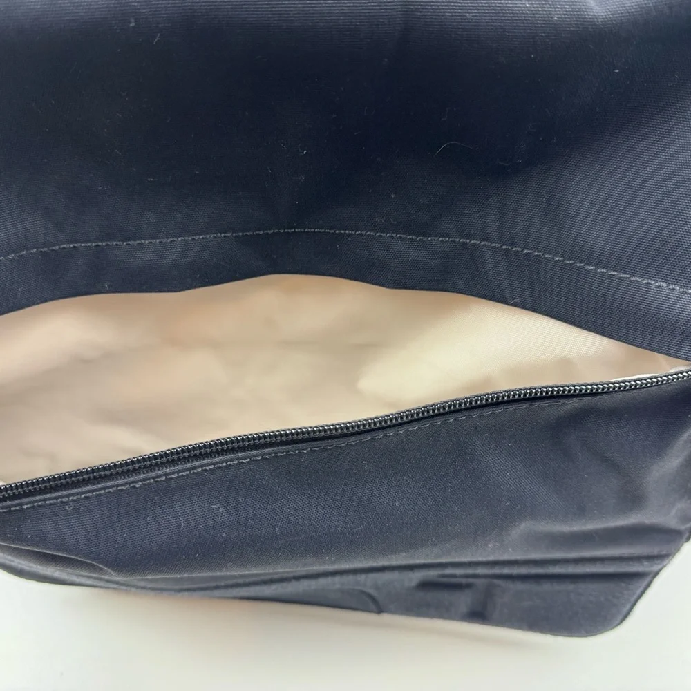 Tumi SANDO 6172D‎  Black Computer Messenger Laptop Bag 16